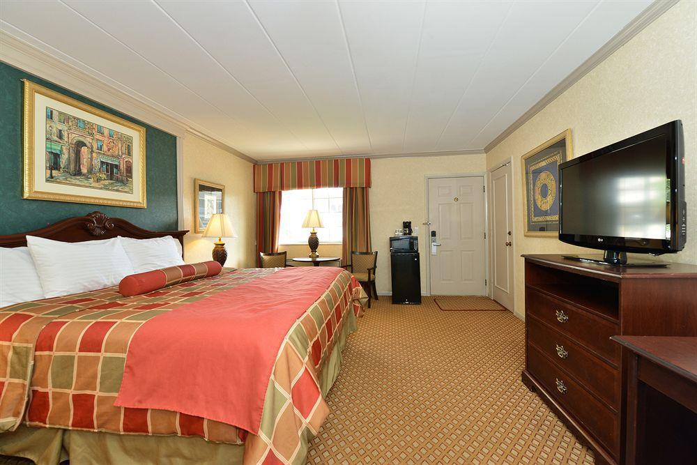 Days Inn & Suites By Wyndham Roseville/Detroit Area Zewnętrze zdjęcie
