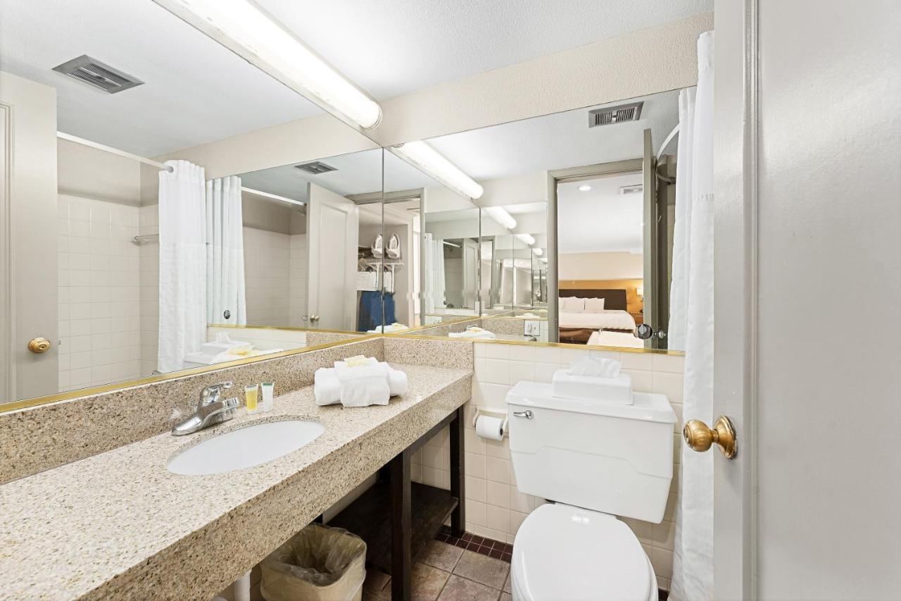 Days Inn & Suites By Wyndham Roseville/Detroit Area Zewnętrze zdjęcie