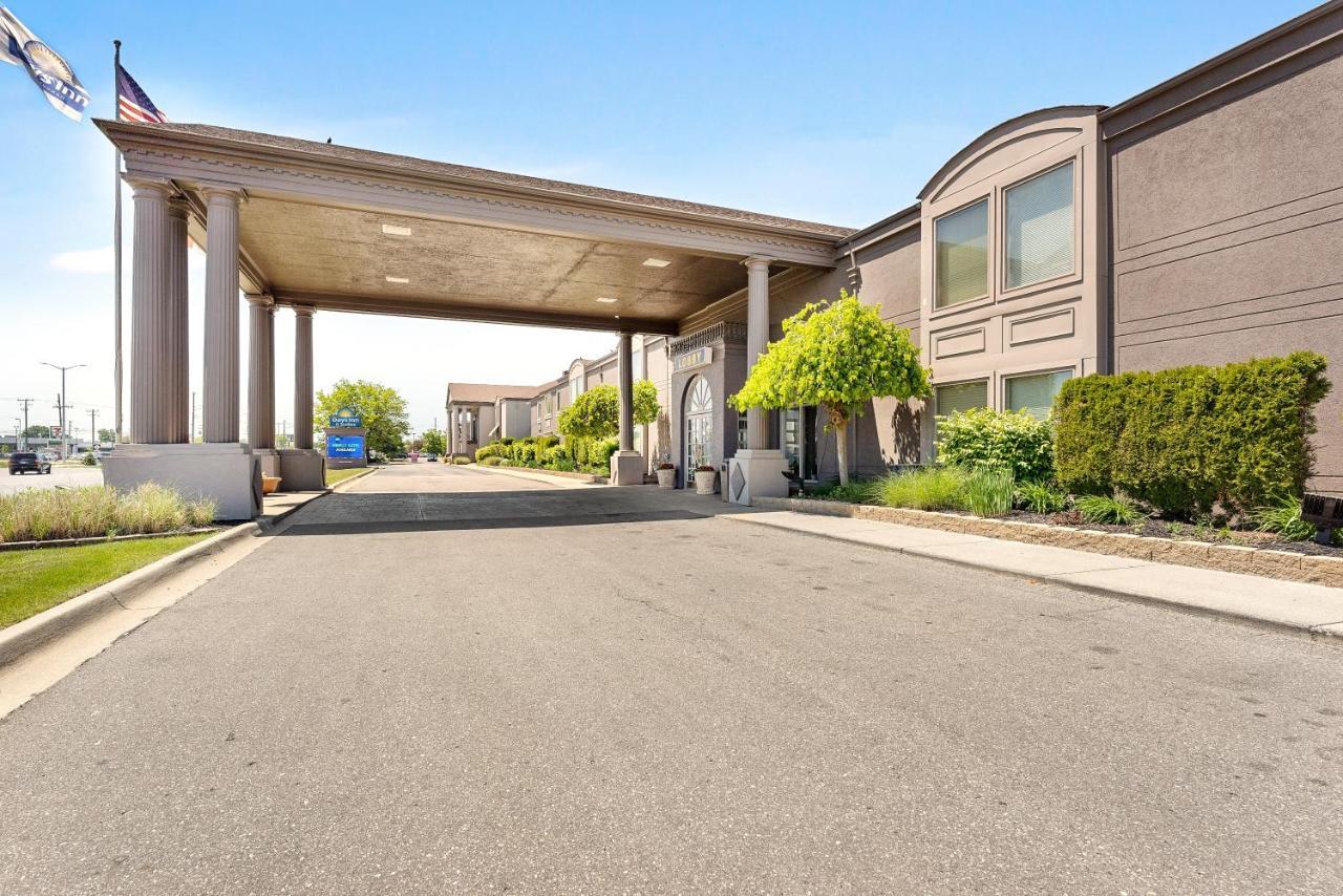 Days Inn & Suites By Wyndham Roseville/Detroit Area Zewnętrze zdjęcie