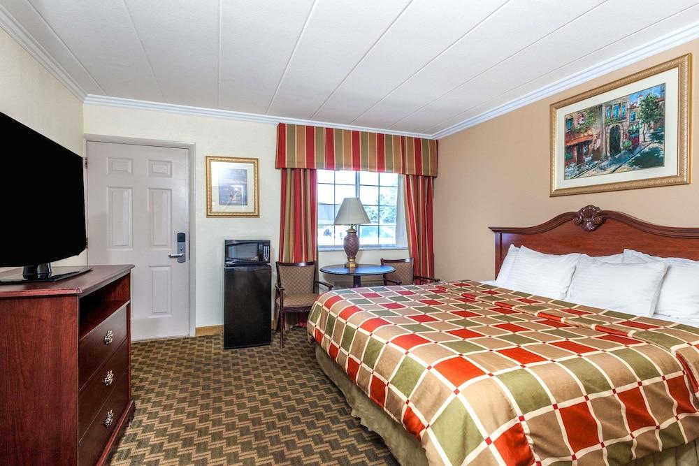 Days Inn & Suites By Wyndham Roseville/Detroit Area Zewnętrze zdjęcie