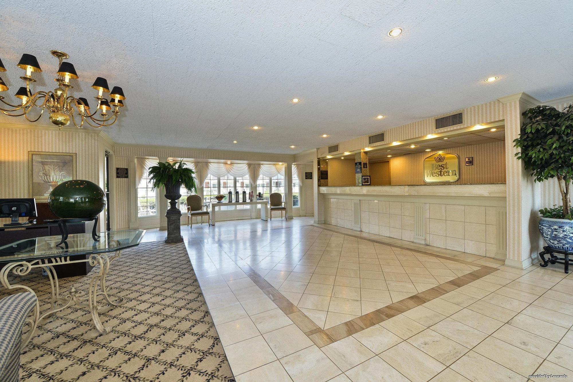 Days Inn & Suites By Wyndham Roseville/Detroit Area Zewnętrze zdjęcie