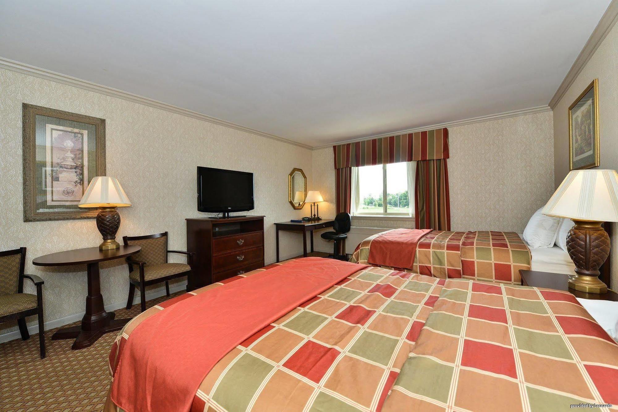 Days Inn & Suites By Wyndham Roseville/Detroit Area Zewnętrze zdjęcie