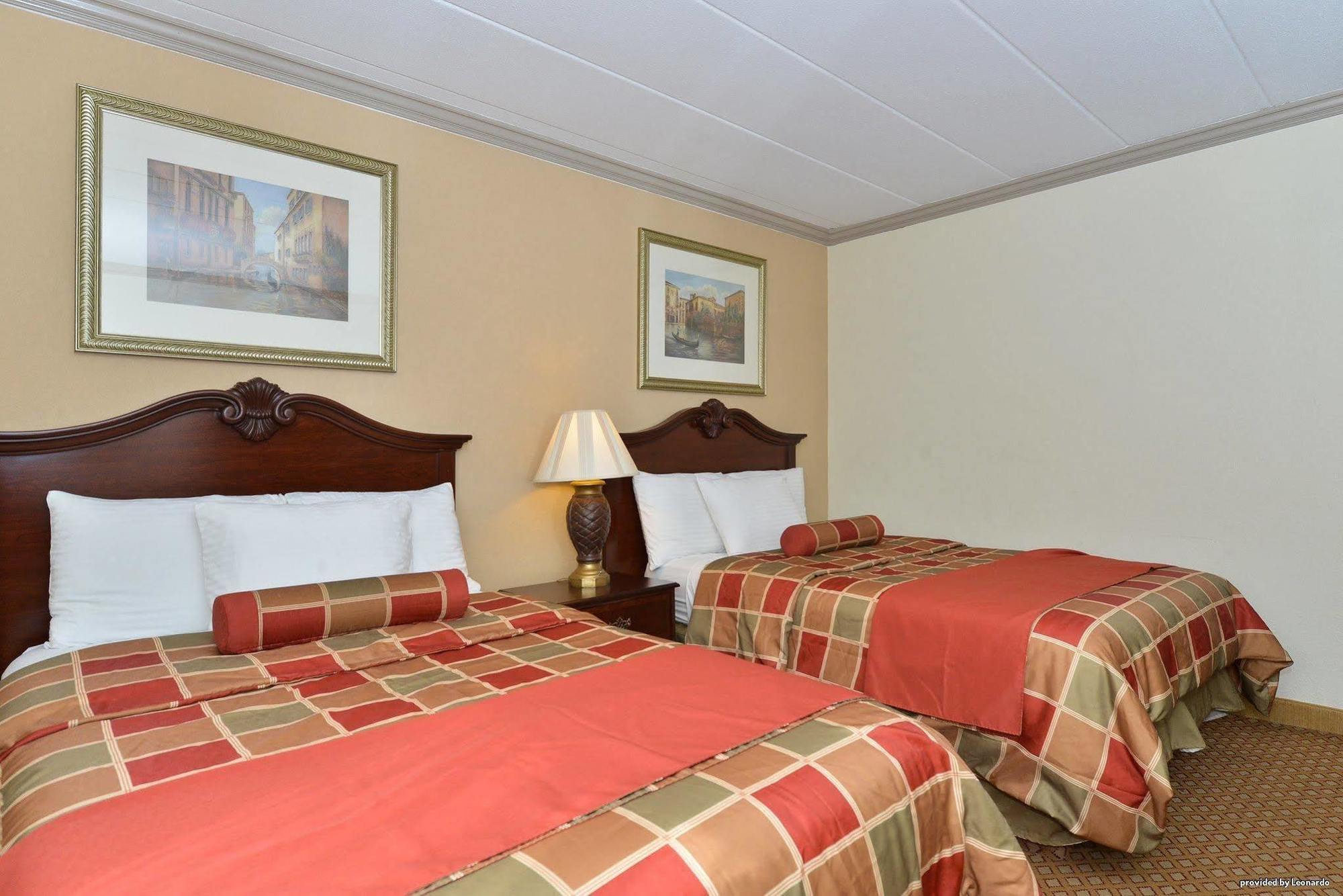 Days Inn & Suites By Wyndham Roseville/Detroit Area Zewnętrze zdjęcie