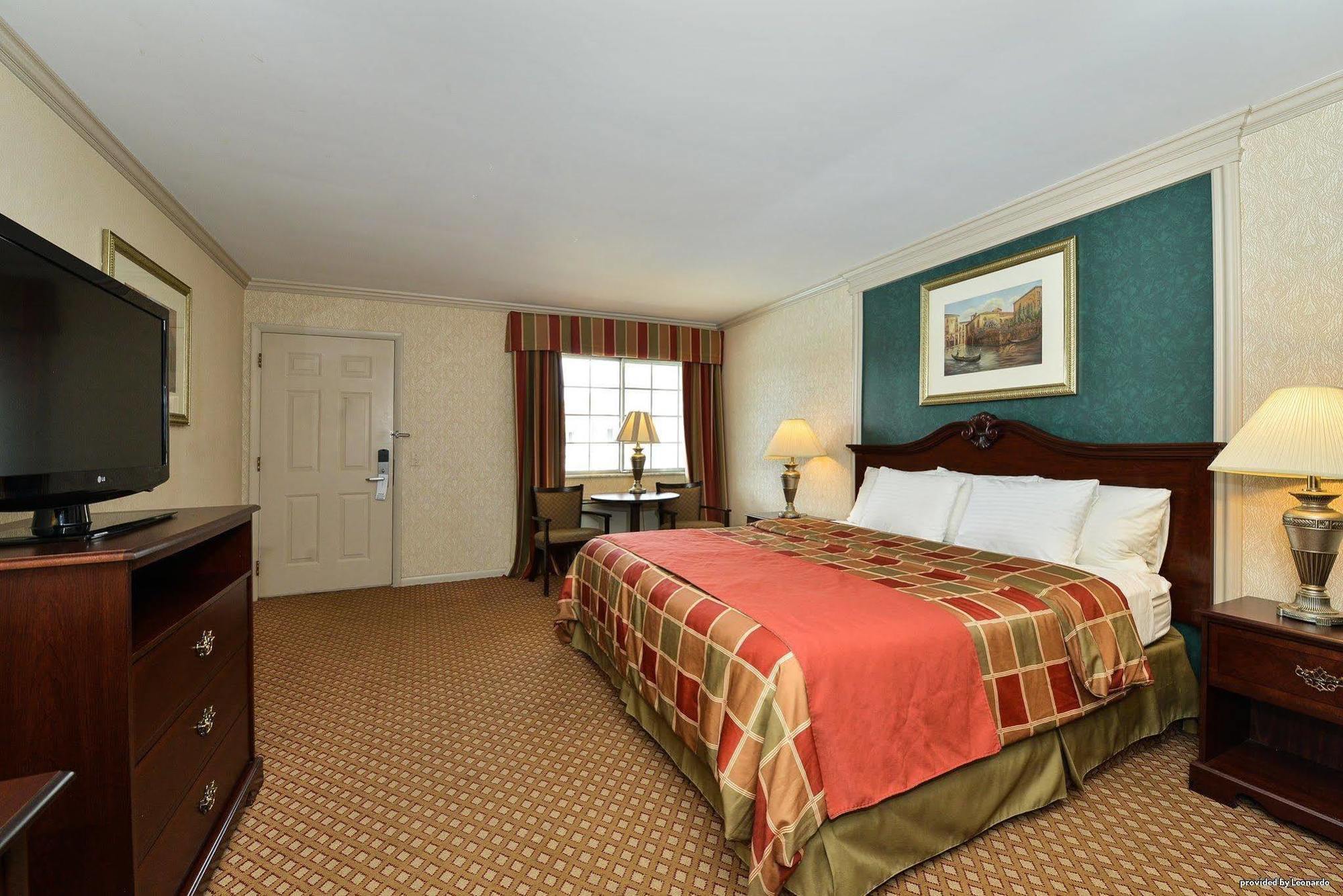 Days Inn & Suites By Wyndham Roseville/Detroit Area Zewnętrze zdjęcie
