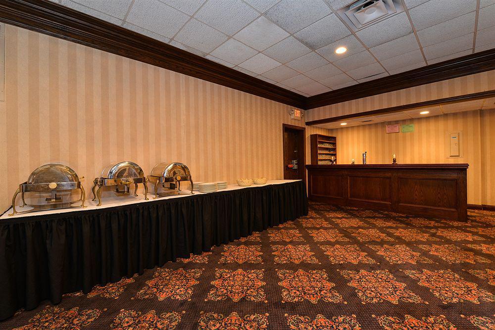 Days Inn & Suites By Wyndham Roseville/Detroit Area Zewnętrze zdjęcie