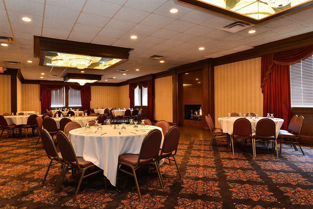 Days Inn & Suites By Wyndham Roseville/Detroit Area Zewnętrze zdjęcie