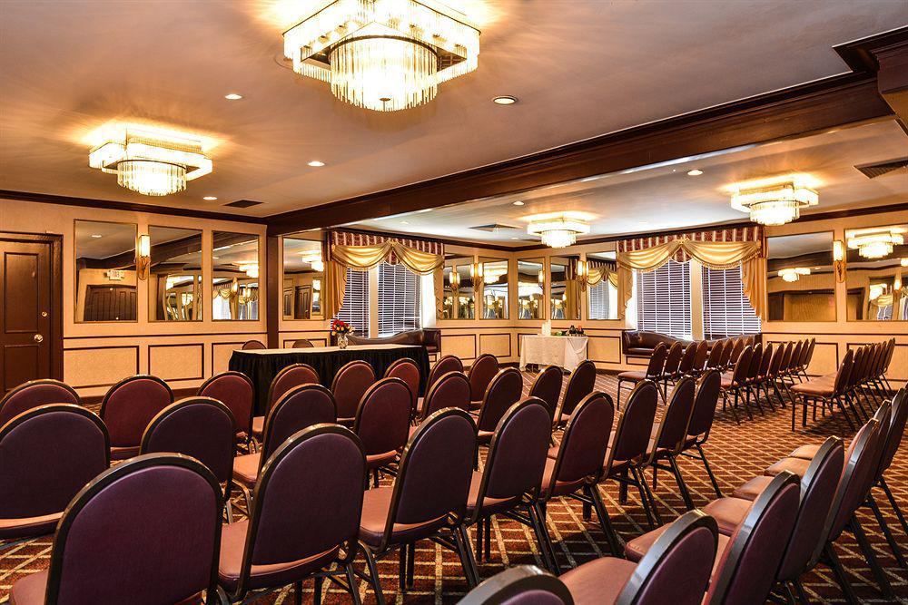 Days Inn & Suites By Wyndham Roseville/Detroit Area Zewnętrze zdjęcie