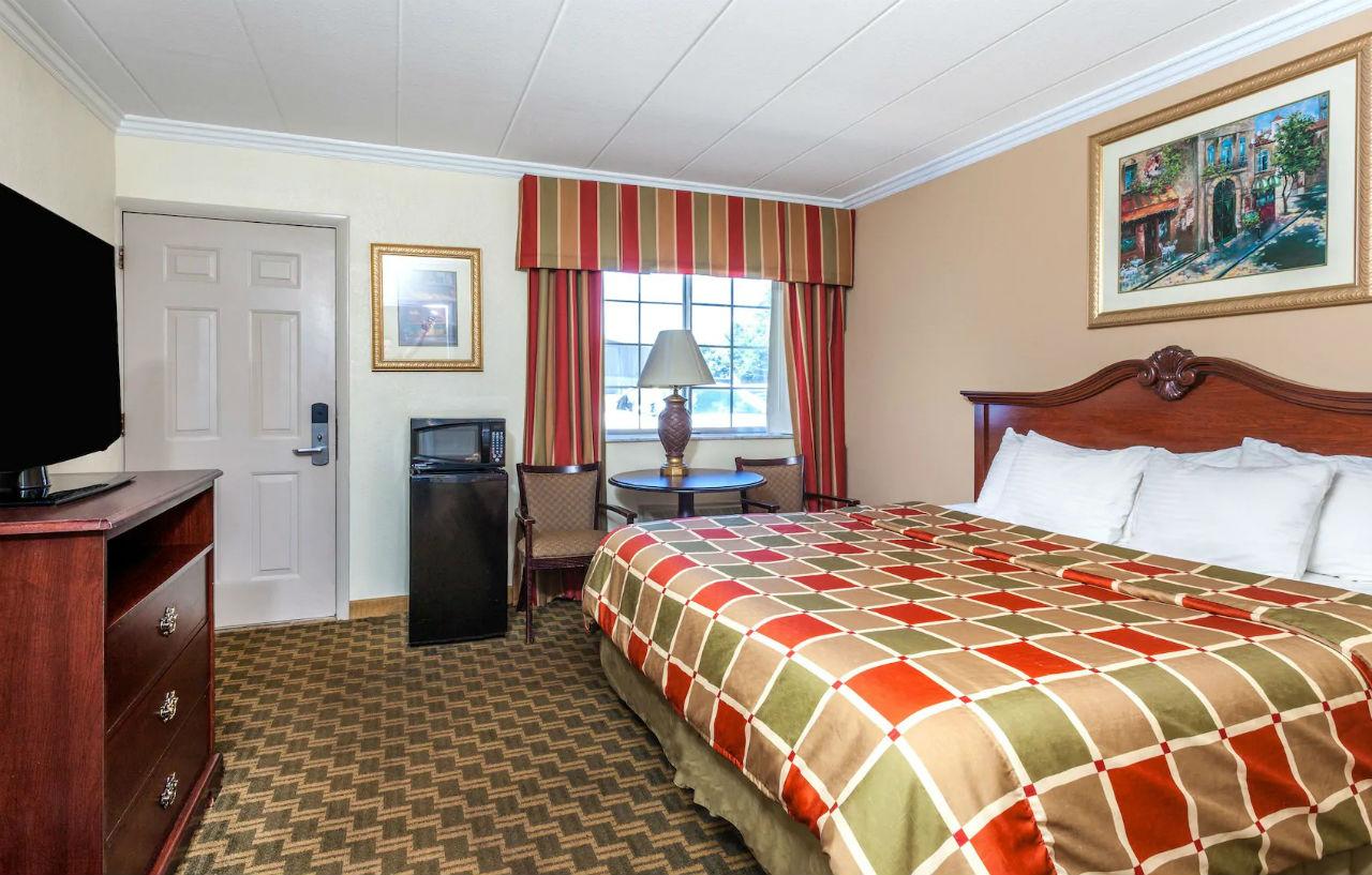 Days Inn & Suites By Wyndham Roseville/Detroit Area Zewnętrze zdjęcie